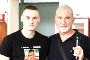 Το τρόπαιο του Δημήτρη Γκίμα στα χέρια του Φιλίππου Βέροιας!