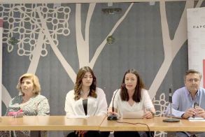 Γεμάτη η «Ελιά» στην παρουσίαση του βιβλίου της Λένας Μαντά «Το μωρό της σοφίτας» -Από τον «Έρασμο» και το βιβλιοπωλείο «Επίκαιρο»