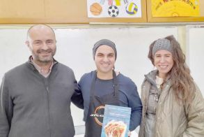 «Μαγειρεύω Απλά και Υγιεινά-Χριστουγεννιάτικα γλυκίσματα»  στο Δημοτικό Σχολείο Σταυρού