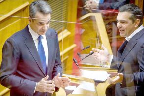 Η πρόταση δυσπιστίας του ΣΥΡΙΖΑ κατά της κυβέρνησης για τις υποκλοπές, συζητείται από χθες στη Βουλή
