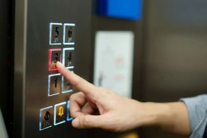 Μαζί με το Φθινόπωρο έρχεται και η ώρα των ασανσέρ, για όλες τις πολυκατοικίες