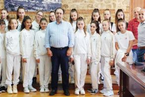 Οι πρωταθλήτριες του Τμήματος Αισθητικής του Φιλίππου Βέροιας στον Δήμαρχο Βέροιας