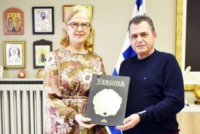 Η Πρόξενος  της Δημοκρατίας  της Κένυας στον Αντιπεριφερειάρχη Ημαθίας