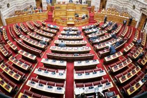 Εννέα (9) κοινοβουλευτικές ομάδες πλέον στη Βουλή