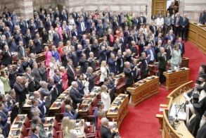 Ορκίστηκαν, για μια ημέρα, οι 300 βουλευτές των εκλογών της 21ης Μαΐου 2023 -Θυροκολλήθηκε η διάλυση της Βουλής με Προεδρικό Διάταγμα