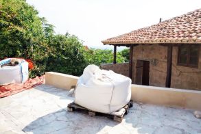 Ο Παρατηρητικός - Απαράδεκτη… αδιαφορία στο εκκλησάκι του Αγ. Αντρέα