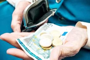 Στα 413,76 ευρώ από τον Ιανουάριο  η εθνική σύνταξη