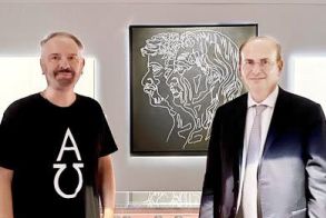Στην έκθεση  του Νίκου Τσιαπάρα  ο Κωστής Χατζιδάκης