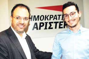 Σε χρόνο ντε τε και χωρίς ενημέρωση αντικαταστάθηκαν από Κασσελάκη,  οι Θεοχαρόπουλος  και Καλπάκης, εξ Ημαθίας αμφότεροι