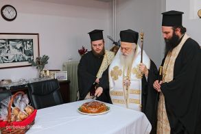 Τις Βασιλόπιτες στις Διευθύνσεις Πρωτοβάθμιας και Δευτεροβάθμιας Εκπαίδευσης Ημαθίας ευλόγησε ο Μητροπολίτης μας