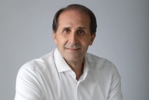 Συλλυπητήρια μηνύματα για τον θάνατο του Απόστολου Βεσυρόπουλου
