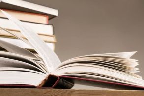 ΔΥΠΑ: Ανοίγει σήμερα η πλατφόρμα αιτήσεων για τις επιταγές βιβλίων