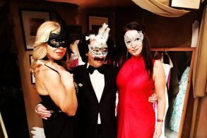 Masqué Salon Μια σκηνογραφημένη ιδιωτική βραδιά όπερας στο ατελιέ του Τάσου Πρωτοψάλτου