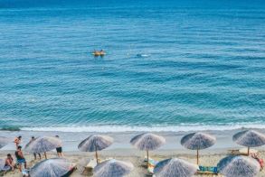 Η Χαλκιδική «πρωταθλήτρια» και φέτος σε αυθαιρεσίες στις παραλίες