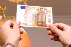Η ΕΚΤ προχωρά σε «λίφτινγκ» του ευρώ