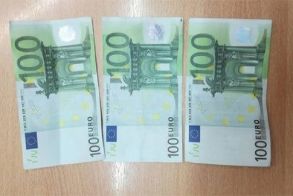 Εξαρθρώθηκε σπείρα που διακινούσε πλαστά χαρτονομίσματα των 100 ευρώ στην Ελλάδα και σε άλλες χώρες της Ευρώπης