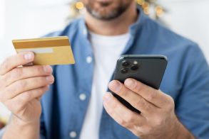 Διευκρίνιση της ΑΑΔΕ για το «χαρτζιλίκι» των γονιών στα παιδιά τους