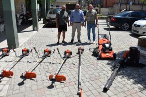 Νέα χορτοκοπτικά μηχανήματα ενισχύουν την Υπηρεσία Περιβάλλοντος και Καθαριότητας του Δήμου Νάουσας