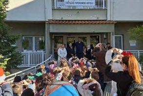 Κάλαντα και τρόφιμα από τους μικρούς, για τους μεγάλους, στο Γηροκομείο