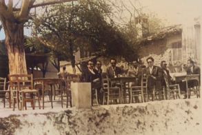 ΜεΜιαΜατια  Στο «μπαλκόνι» του παλιού καφενείου Ζάππειο