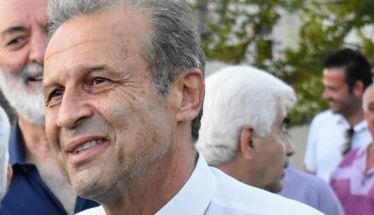 «Με τα λόγια χτίζω ανώγια και κατώγια»