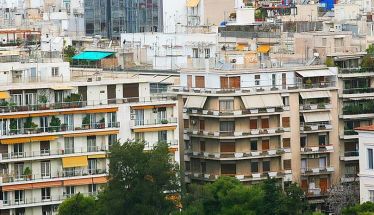 Έρχεται νέο, διευρυμένο επιδοτούμενο πρόγραμμα ανακαίνισης και ενεργειακής αναβάθμισης κατοικιών, άνω των 30 ετών