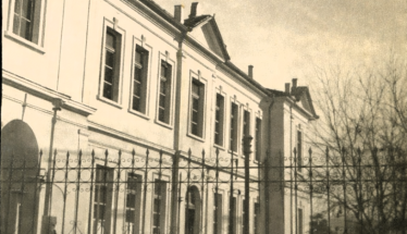 ΜεΜιαΜατια   Πρόκειται για το Παλαιό Γυμνάσιο Βέροιας το 1932,το κτήριο που σήμερα στεγάζει το Δημαρχείο Βέροιας