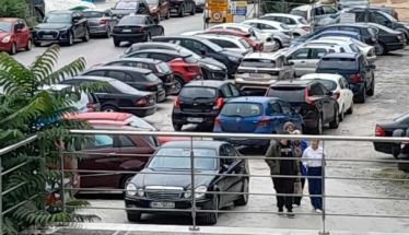 Χαμός με τα σταθμευμένα αυτοκίνητα στο Δικαστικό Μέγαρο Βέροιας-Τι θα γίνει όταν λειτουργήσει και το νέο Διοικητήριο;