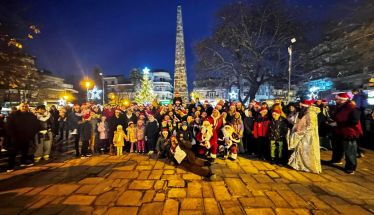 Ένα εντυπωσιακό 1st Naoussa Santa Parade γέμισε τη Νάουσα χαμόγελα και γιορτινή διάθεση