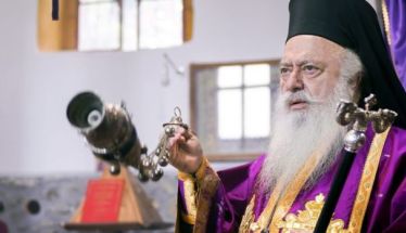 Αρχιερατική Θεία Λειτουργία στην Ιερά Μονή Αγίας Κυριακής Λουτρού