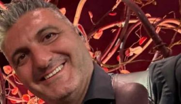 Ο βεροιώτης μπασίστας Κώστας Στιλπνόπουλος στο Τσαντίρι του Λαζόπουλου