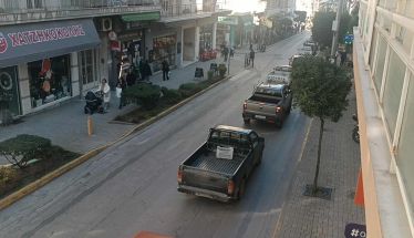 Πορεία δεκάδων αγροτικών με κόρνες στο κέντρο της Βέροιας - Κατέθεσαν αιτήματα σε βουλευτές, ΠΕ Ημαθίας και Δήμο (ΒΙΝΤΕΟ)