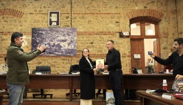 Στα τοπικά ΜΜΕ το φλουρί της πίτας και στον πρόεδρο της ΚΕΠΑ, στα πιτάκια