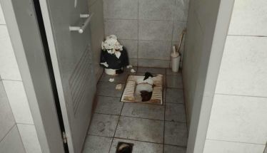 Αηδιαστική η πραγματικότητα της μοναδικής δημόσιας τουαλέτας στη Βέροια