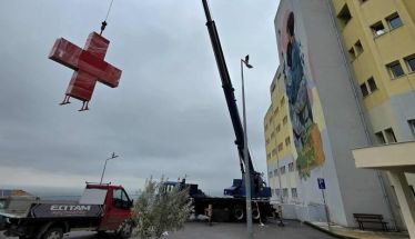 Τοποθετήθηκε και ο σταυρός στο Νοσοκομείο Βέροιας