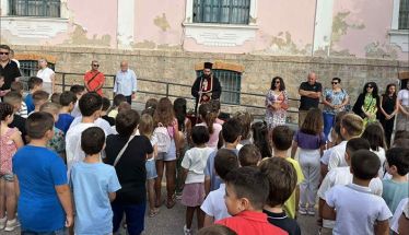 Με αγιασμό, παραλαβή βιβλίων και νέο σχέδιο  για τη διδακτέα ύλη ξεκίνησε χθες η σχολική χρονιά