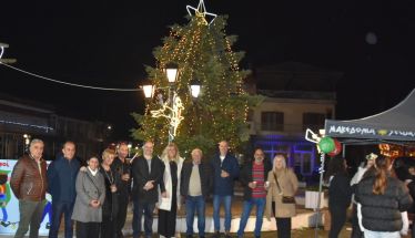 Άναψαν τα Χριστουγεννιάτικα Δέντρα σε Αγγελοχώρι  και Στενήμαχο