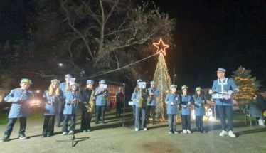 Με λαμπρότητα η Φωταγώγηση του Χριστουγεννιάτικου Δέντρου στην Επισκοπή