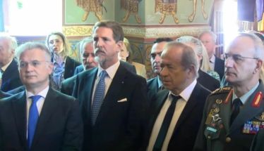 «Ελέγχεται» δήμαρχος που προσφώνησε «πρίγκιπα» τον Παύλο Ντε Γκρες