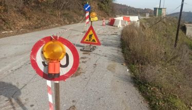 Αποκατάσταση κατολίσθησης στον δρόμο Νάουσας – Αρκουδοχωρίου από συνεργείο του Δήμου 