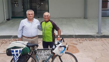 Έκανε τον γύρο της Ελλάδας με ποδήλατο και επέστρεψε στην Πέλλα