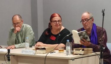 Οι  «Σταυροί στο Ακροθαλάσσι» του Θωμά Κοροβίνη, παρουσιάστηκαν στη Νάουσα