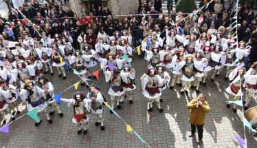 Ξεκίνησε στη Νάουσα  το μοναδικό δρώμενο «Γενίτσαροι και Μπούλες»