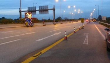 Νυκτερινές εργασίες διαγράμμισης στη συνδετήρια οδό προς το αεροδρόμιο «Μακεδονία» από την Περιφέρεια Κεντρικής Μακεδονίας