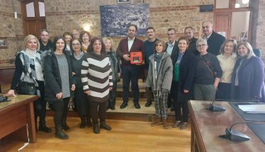 Δωρεά απινιδωτή στον Δήμο Βέροιας για το ΚΑΠΗ στο Βήμα Απ. Παύλου, από τον Όμιλο «Χοροθεραπεία»