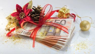 Νωρίτερα στους λογαριασμούς, συντάξεις, δώρο Χριστουγέννων και επιδόματα