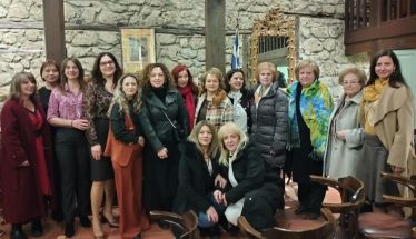 «Γυναικών Ψίθυρος»: Μια βραδιά αφιερωμένη στη δύναμη και τη φωνή των γυναικών