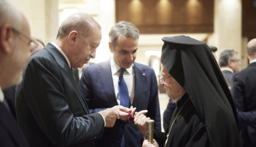 «Να μετράει τους καημούς και τους αναστεναγμούς;…» με το κομπολόι του Ερντογάν