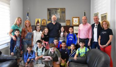Επίσκεψη της Δ΄ Τάξης του 8ου Δημοτικού Σχολείου Νάουσας στο Δημαρχείο – Δράση με θέμα «Δικαιώματα των Παιδιών και Εθελοντισμός»