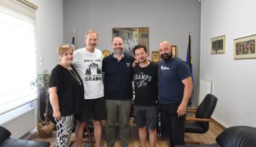 Εθιμοτυπική Επίσκεψη στον Δήμαρχο Νάουσας  από τους  ηθοποιούς Βασίλη Κούκουρα και Σταύρο Νικολαΐδη